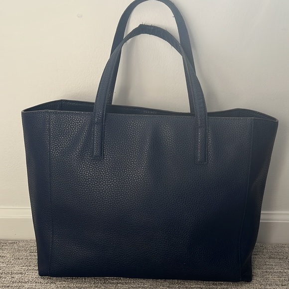 Authentic Kate Spade Large Pebbled Leather Tote - Picture 4 of 12